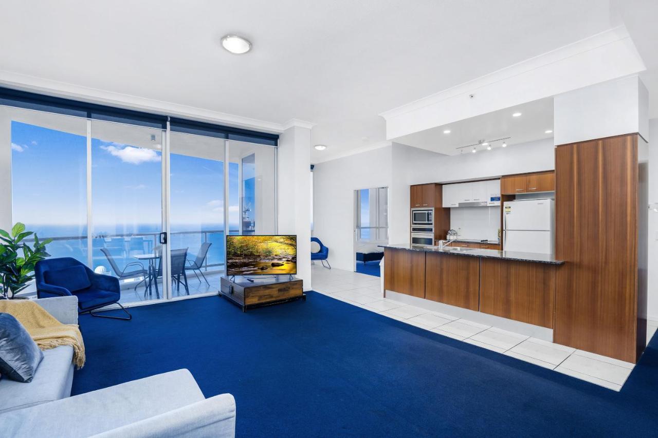 Chevron Renaissance And Sub Penthouses - We Accommodate Apartment