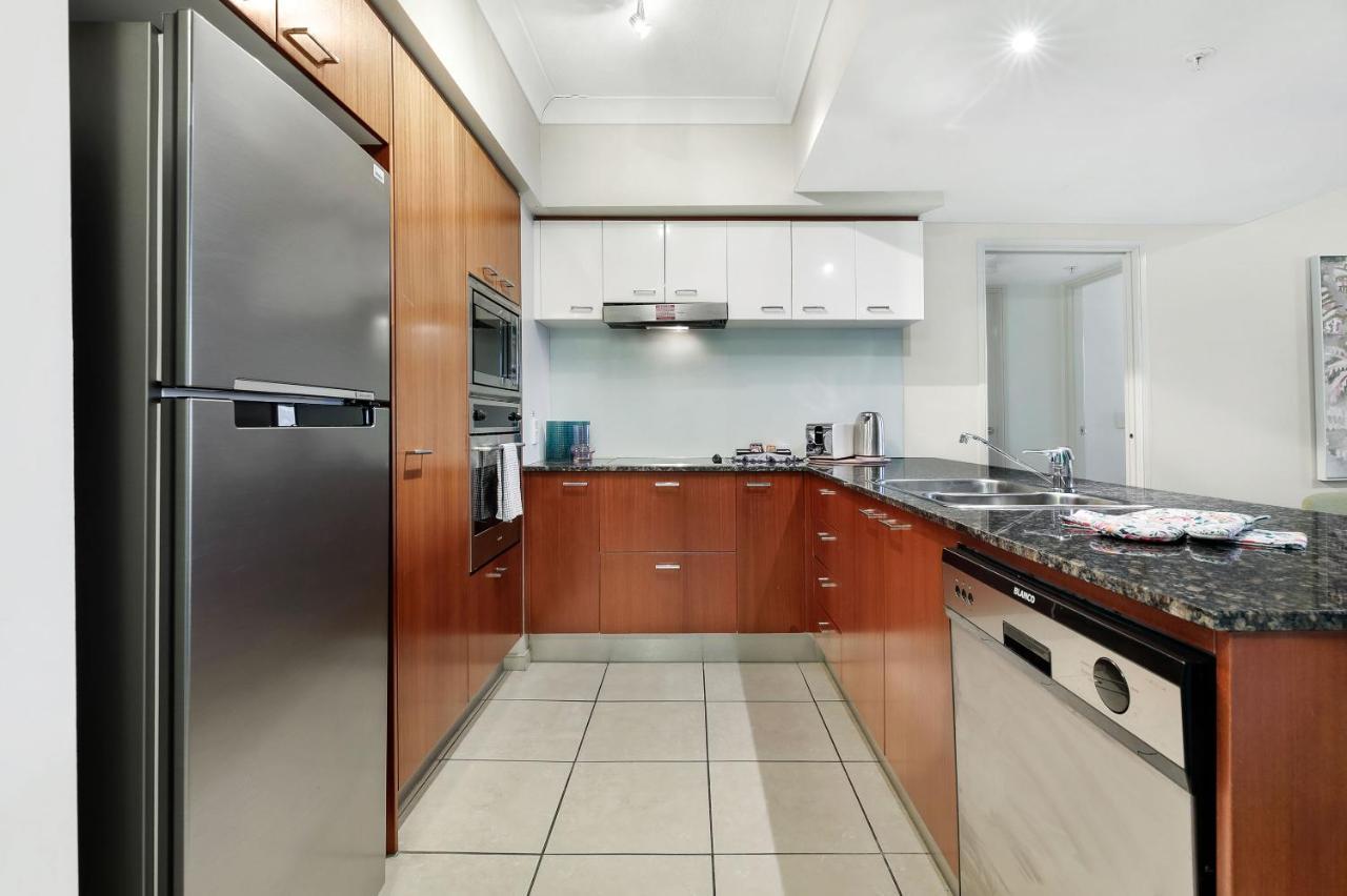 Chevron Renaissance And Sub Penthouses - We Accommodate Apartment