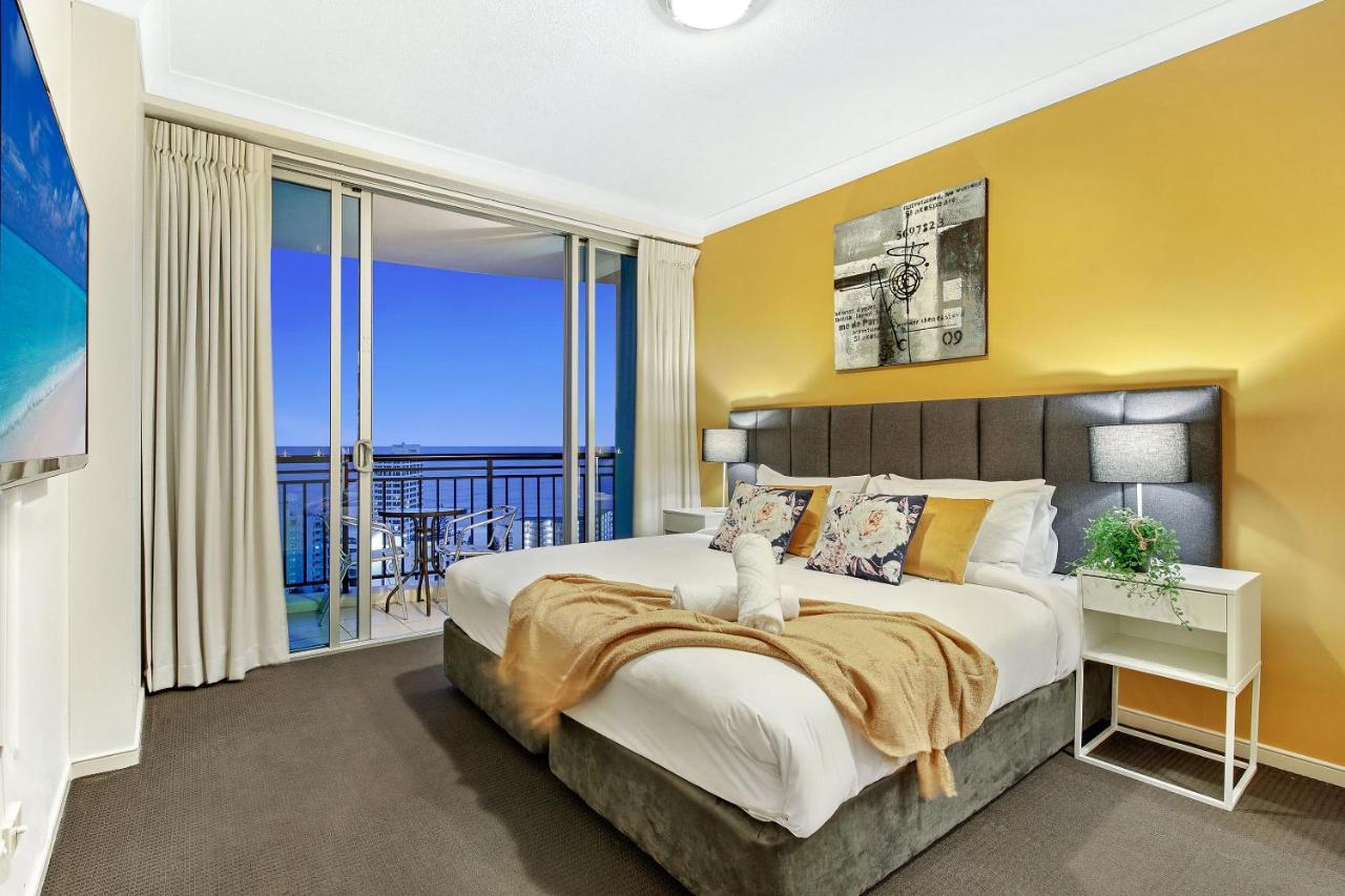 Chevron Renaissance And Sub Penthouses - We Accommodate Apartment