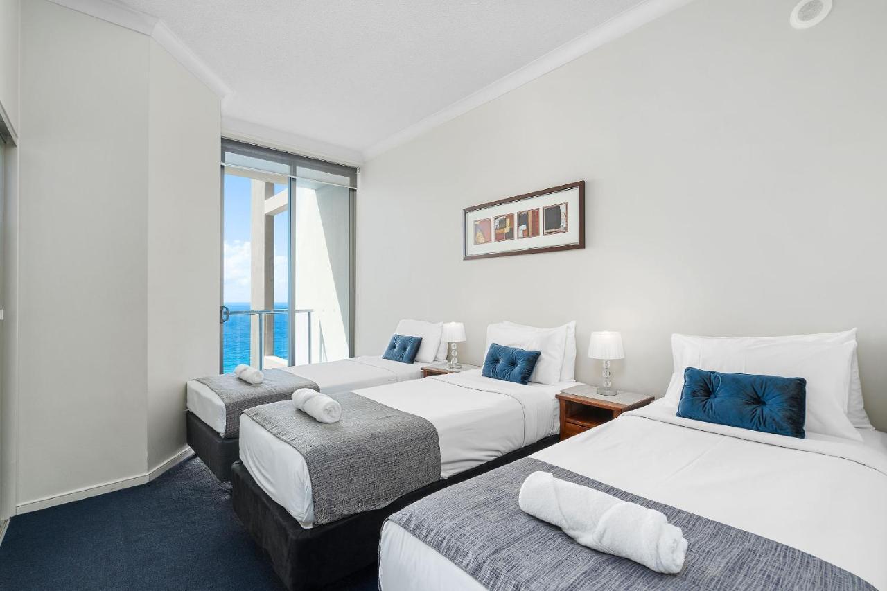 Chevron Renaissance And Sub Penthouses - We Accommodate Apartment