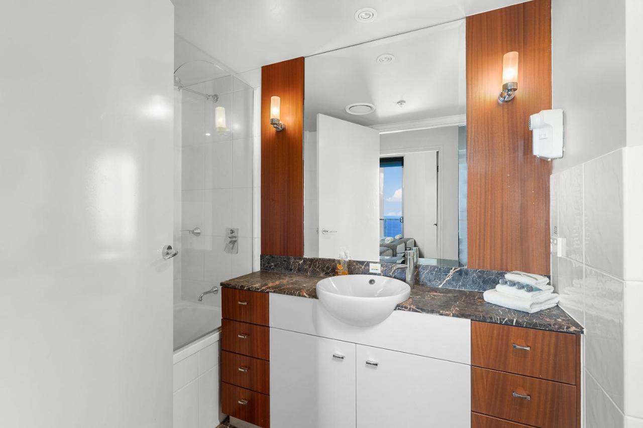 Chevron Renaissance And Sub Penthouses - We Accommodate Apartment