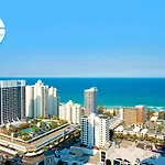 Chevron Renaissance Apartments And Sub Penthouses - We Accommodate